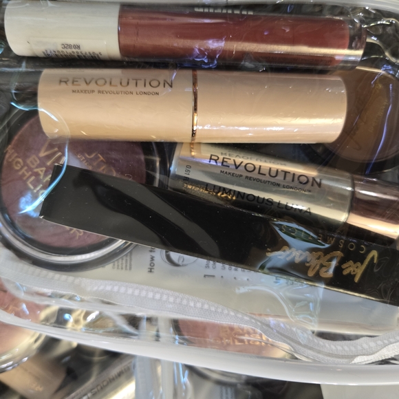 Makeup Bundles With Bag - 10 Items + Clear Makeup Bag. - Picture 3 of 4